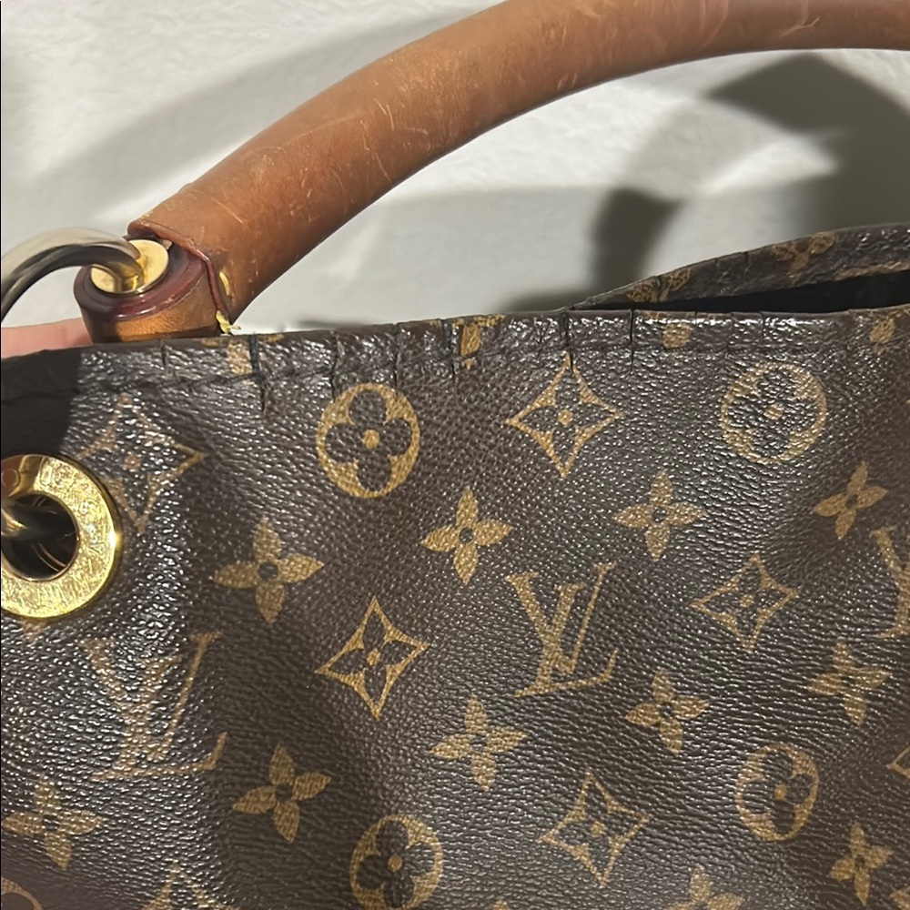Louis Vuitton Monogram Handbag - Picture 5 of 16